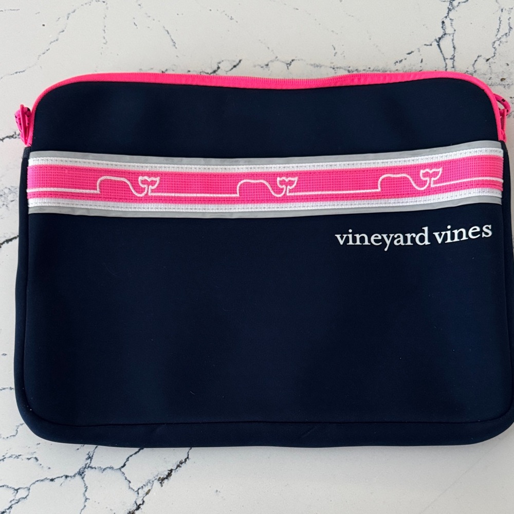 Vineyard Vines Dark Blue and Pink Tech Sleeve